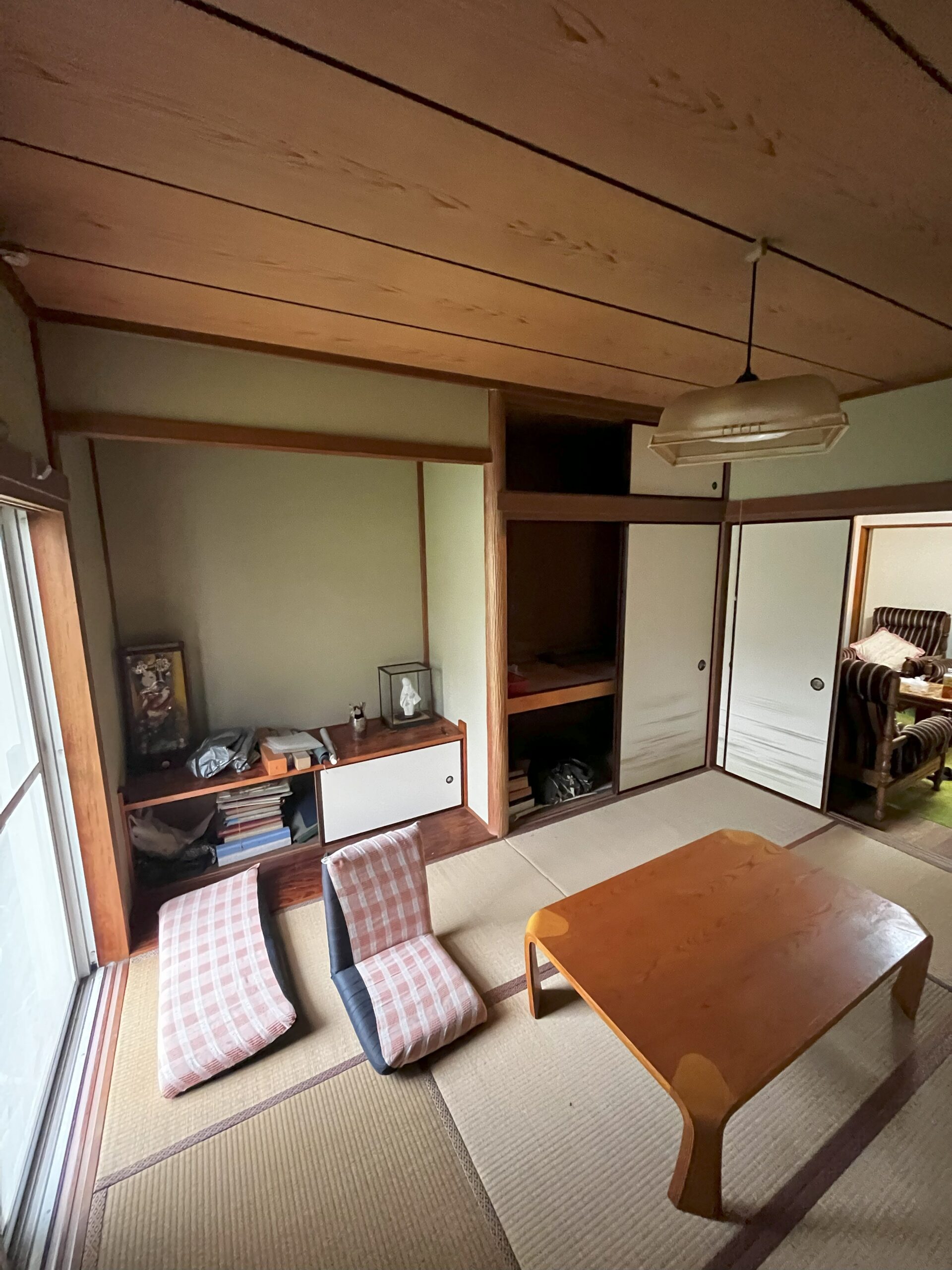 吹き抜けのあるオールドハウス-ヴィンテージファニチャーと植物たち | 松戸市　リノベーション前
