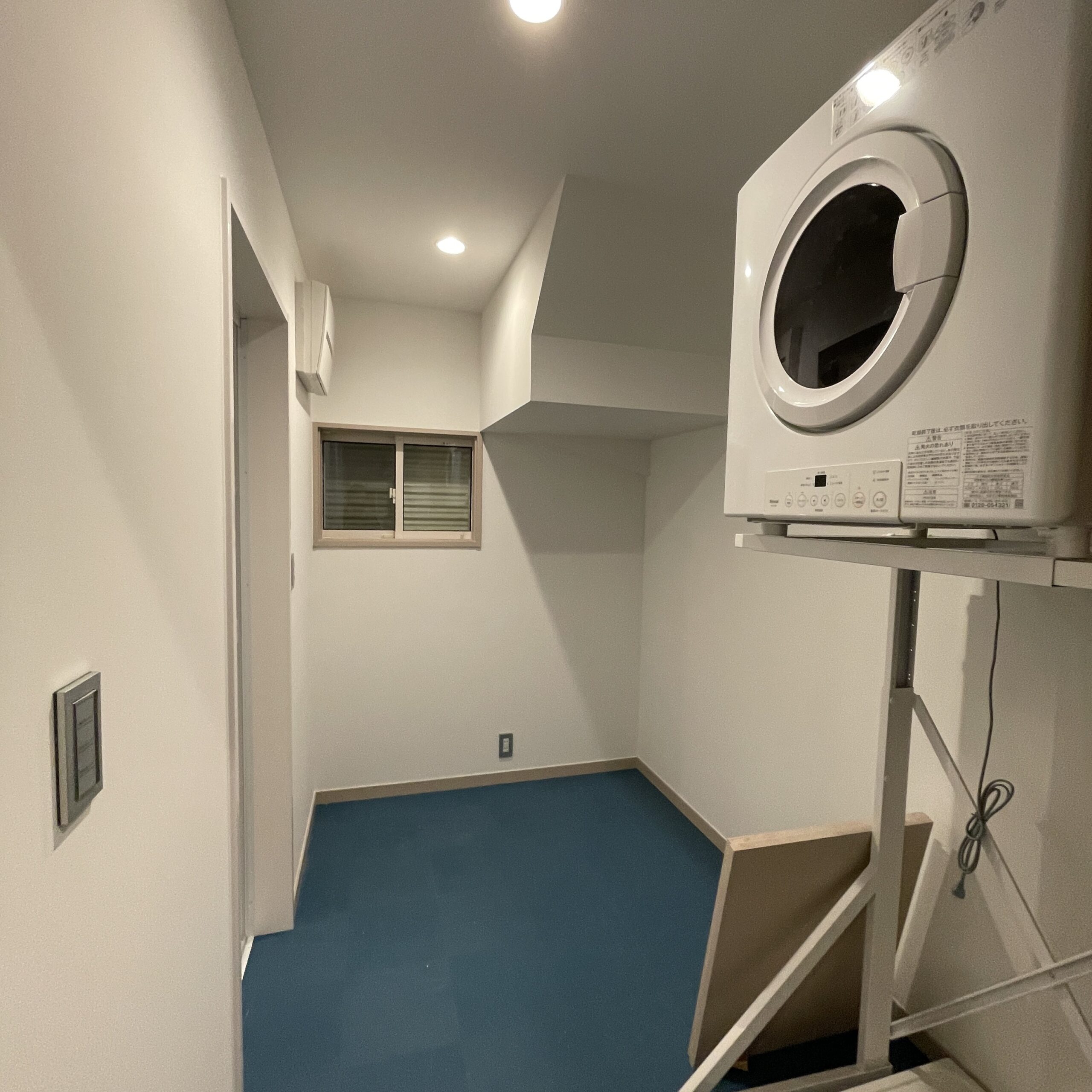 吹き抜けのあるオールドハウス-ヴィンテージファニチャーと植物たち | 松戸市　アズ建設施工事例ギャラリー