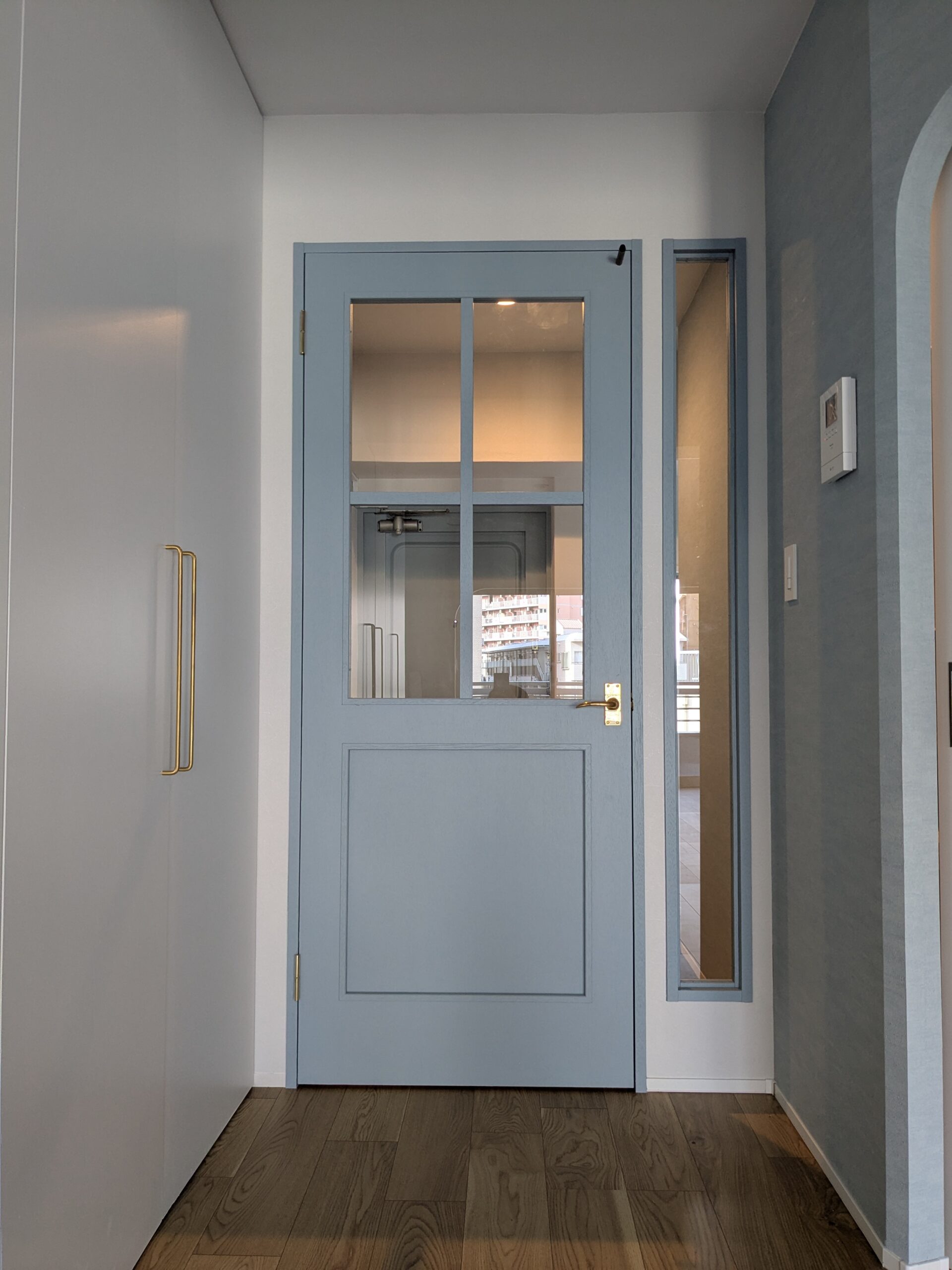 くすみブルーが映える-小上がりのある家- ｜ 中野区　アズ建設施工事例ギャラリー