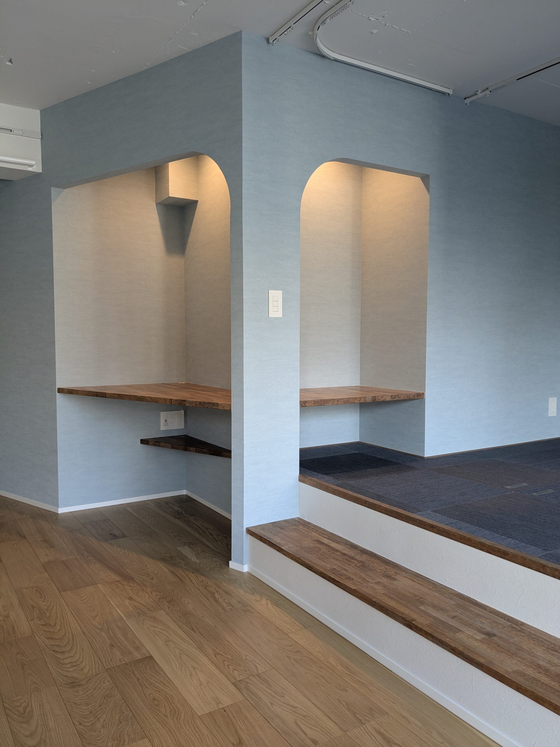 くすみブルーが映える-小上がりのある家- ｜ 中野区　アズ建設施工事例ギャラリー