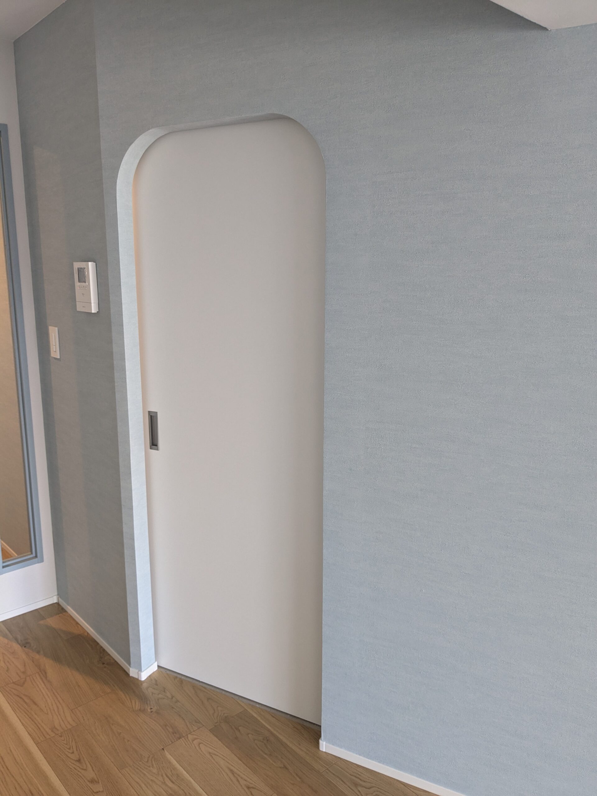 くすみブルーが映える-小上がりのある家- ｜ 中野区　アズ建設施工事例ギャラリー