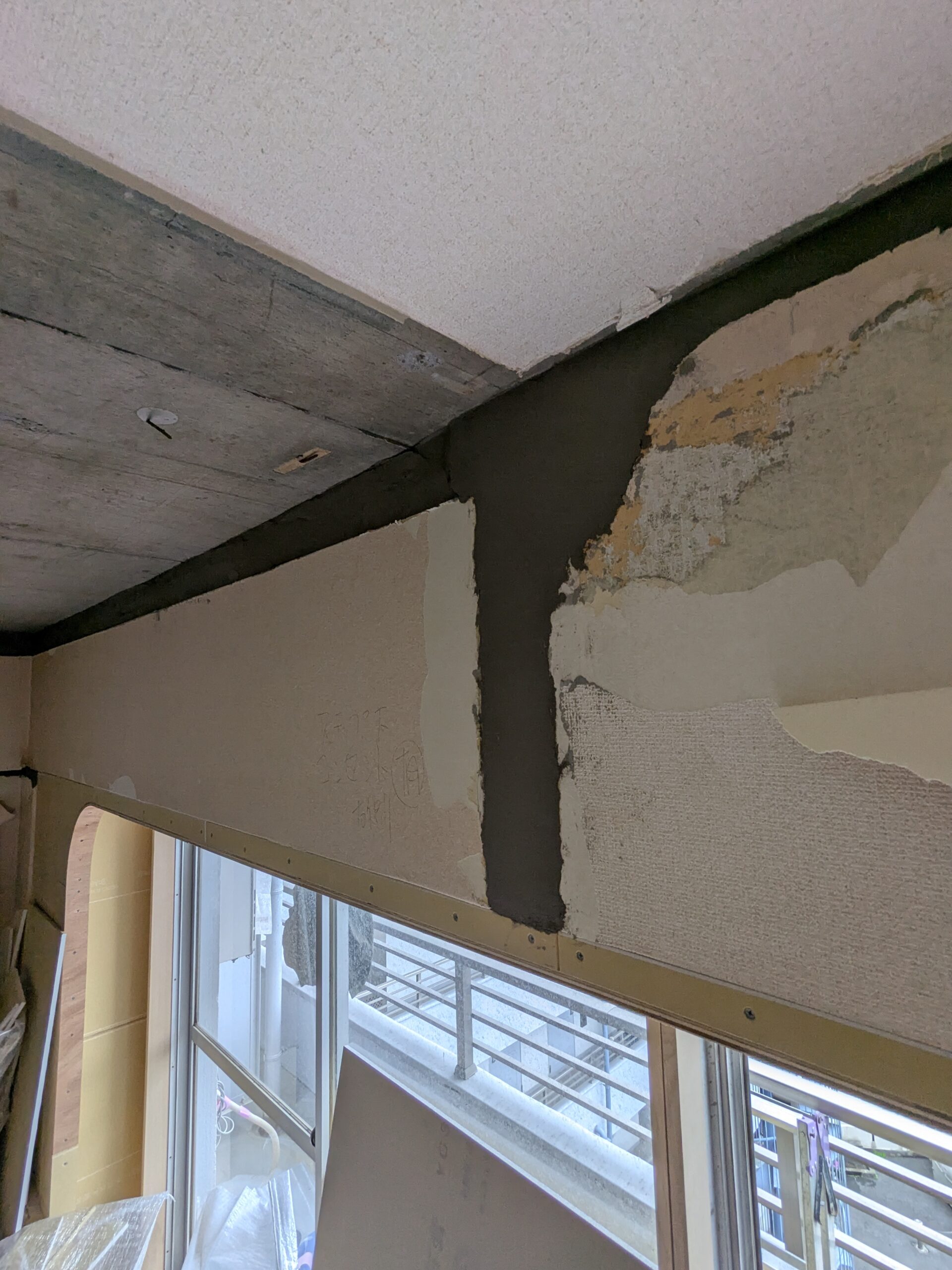 くすみブルーが映える-小上がりのある家- ｜ 中野区　現場レポート